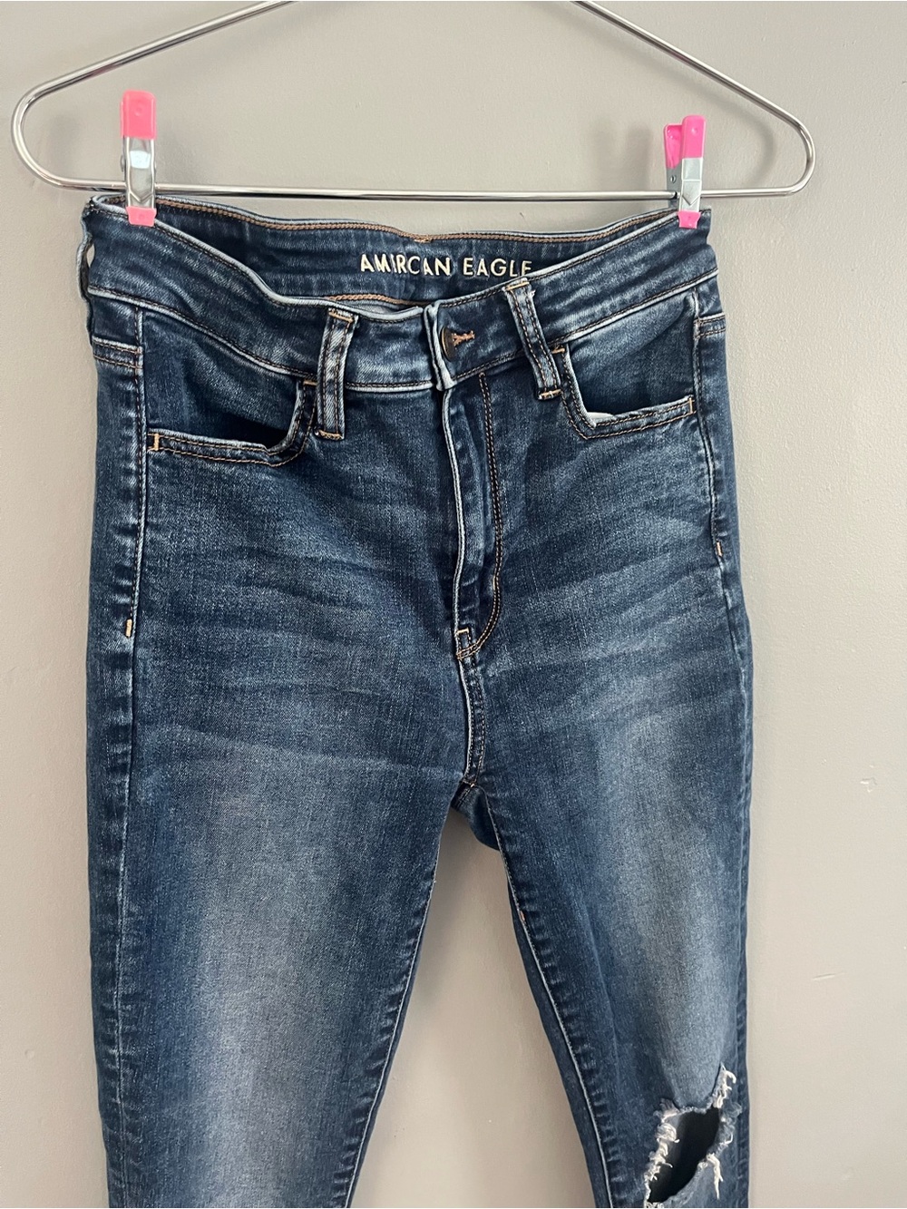 American Eagle Outfitters Women's Dark Wash Skinny Jeans with Knee Rip